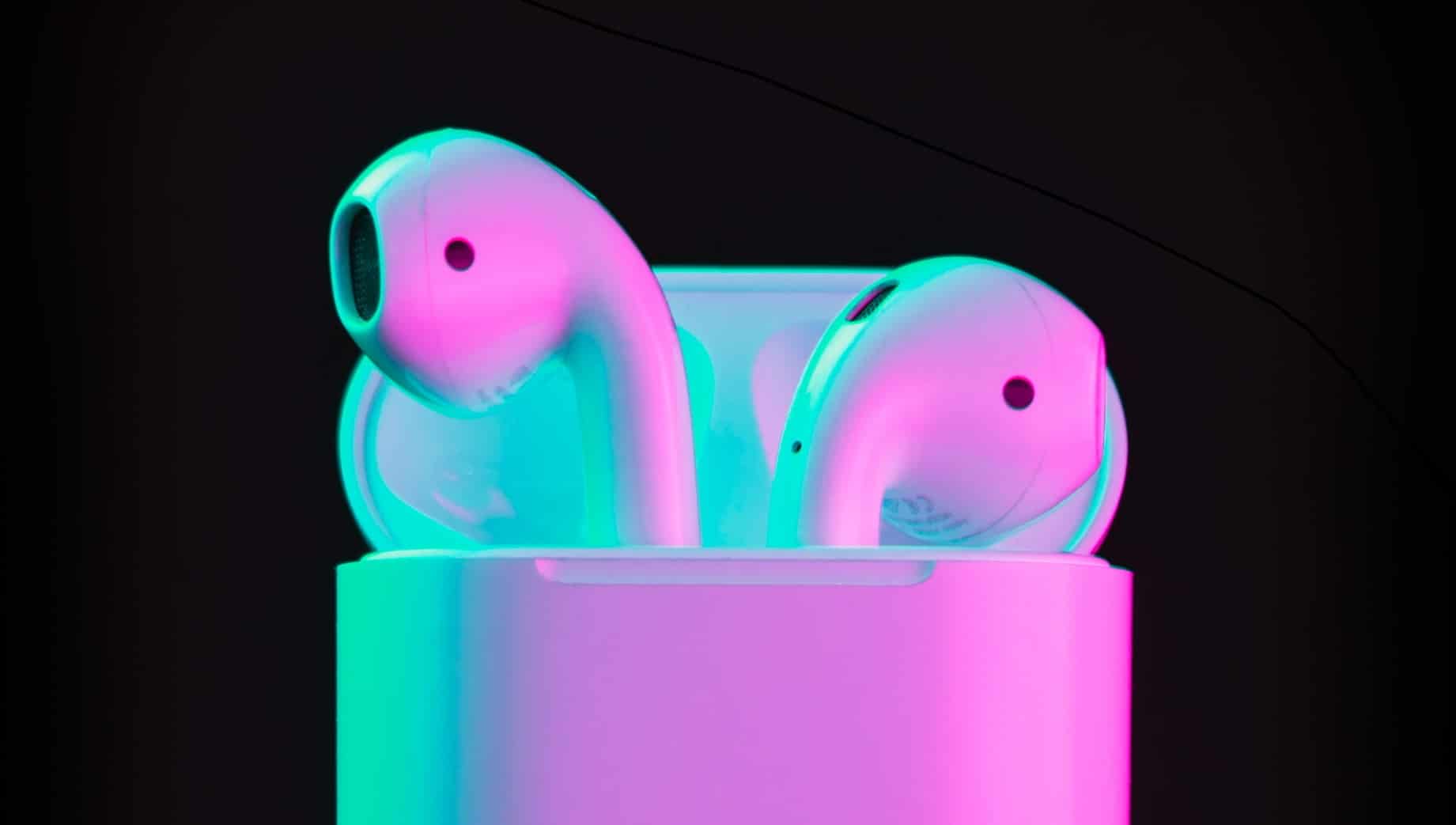 Imagem mostra AirPods Pro, mas os AirPods Pro 2 só deverão chegar em 2022