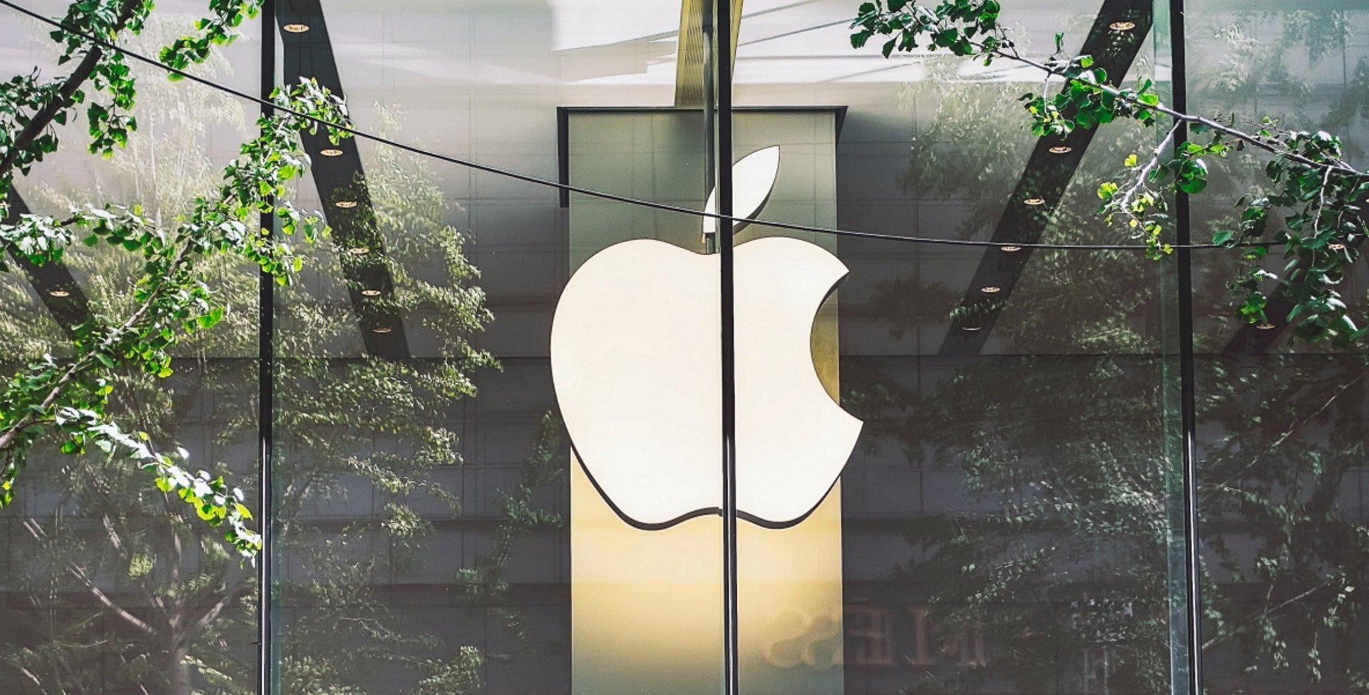 Imagem mostra logo da maçã, símbolo da Apple, do CEO Tim Cook, que pode começar a fabricar seus próprios componentes