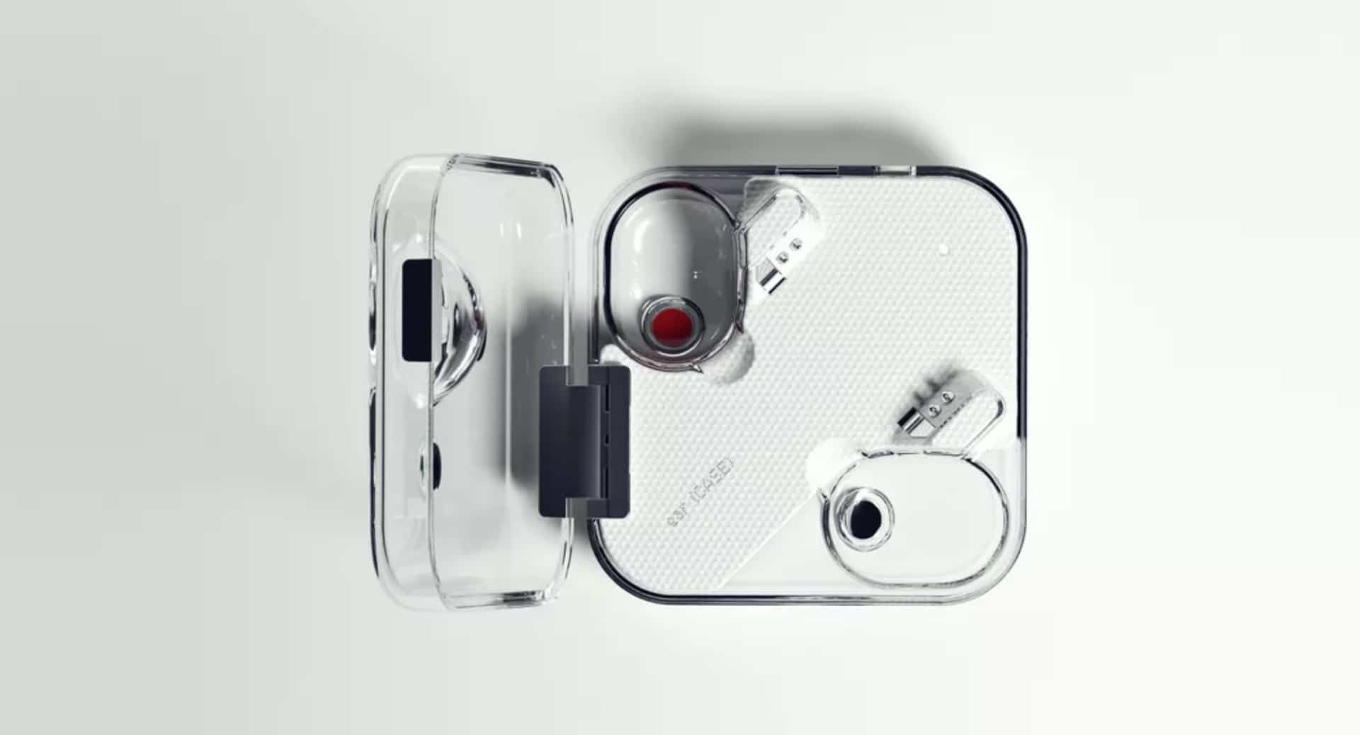 Imagem mostra estojo de carregamento transparente dos fones Nothing Ear 1