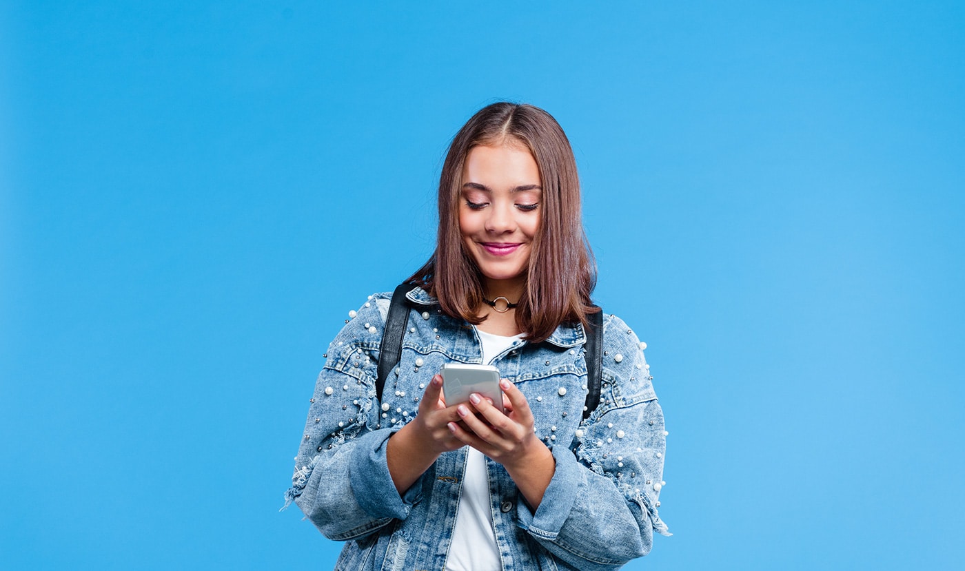 Facebook revela que utiliza AI para identificar se menores mentem a idade na rede social. Imagem: izusek/iStock Photos