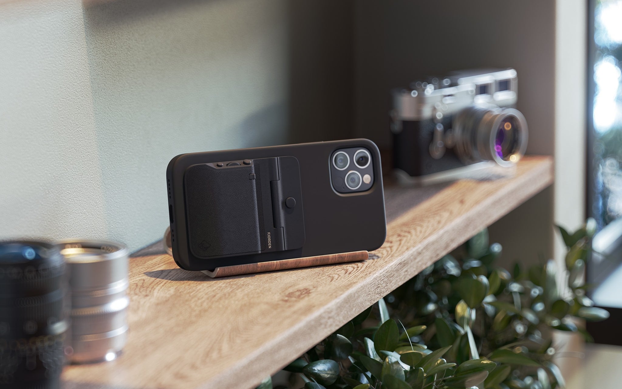 Fjorden, acessório MagSafe que traz botões físicos de câmera para o iPhone