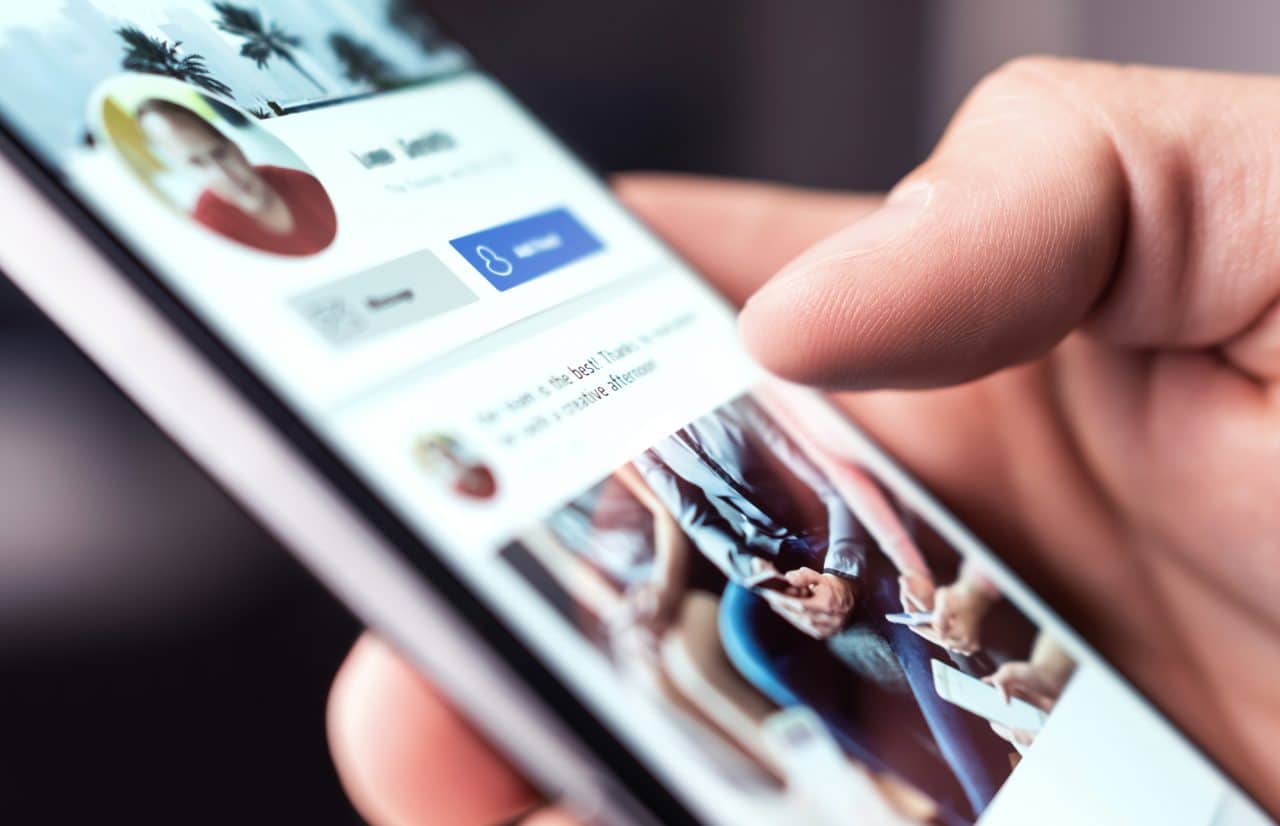 Facebook copia o Twitter e aplicará threads em publicações. Imagem: Tero Vesalainen/iStock Photos