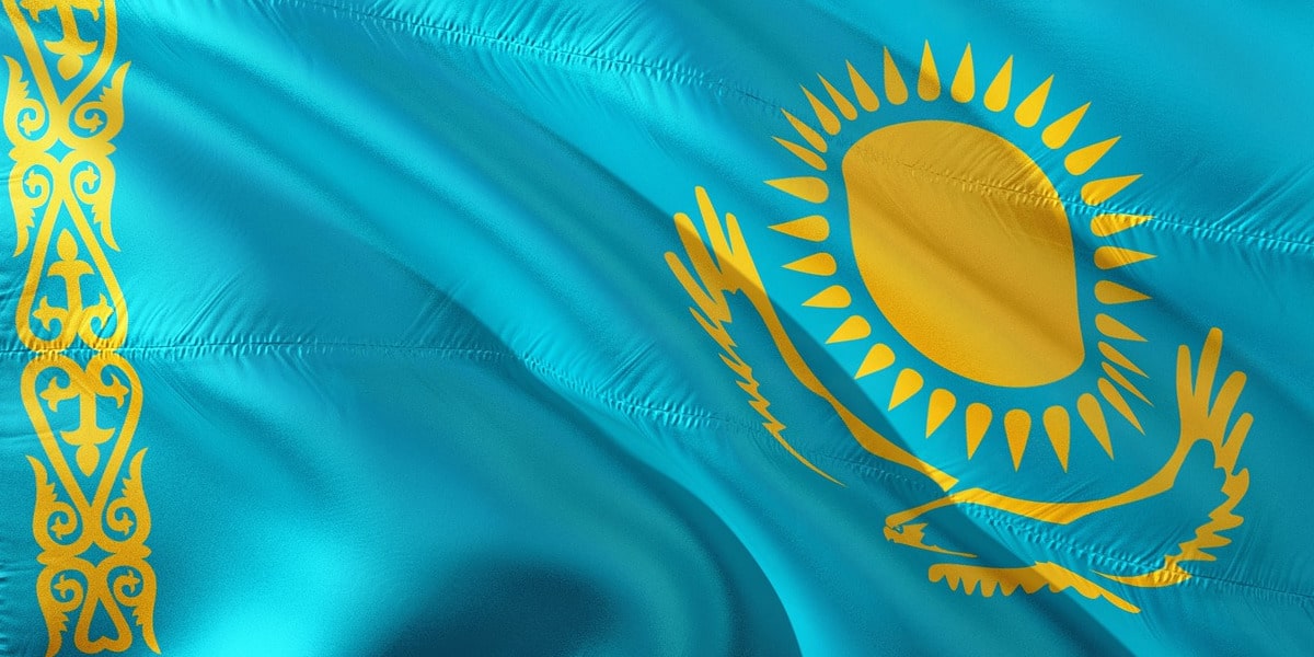 Bandeira do Cazaquistão, país que bloqueou o LinkedIn