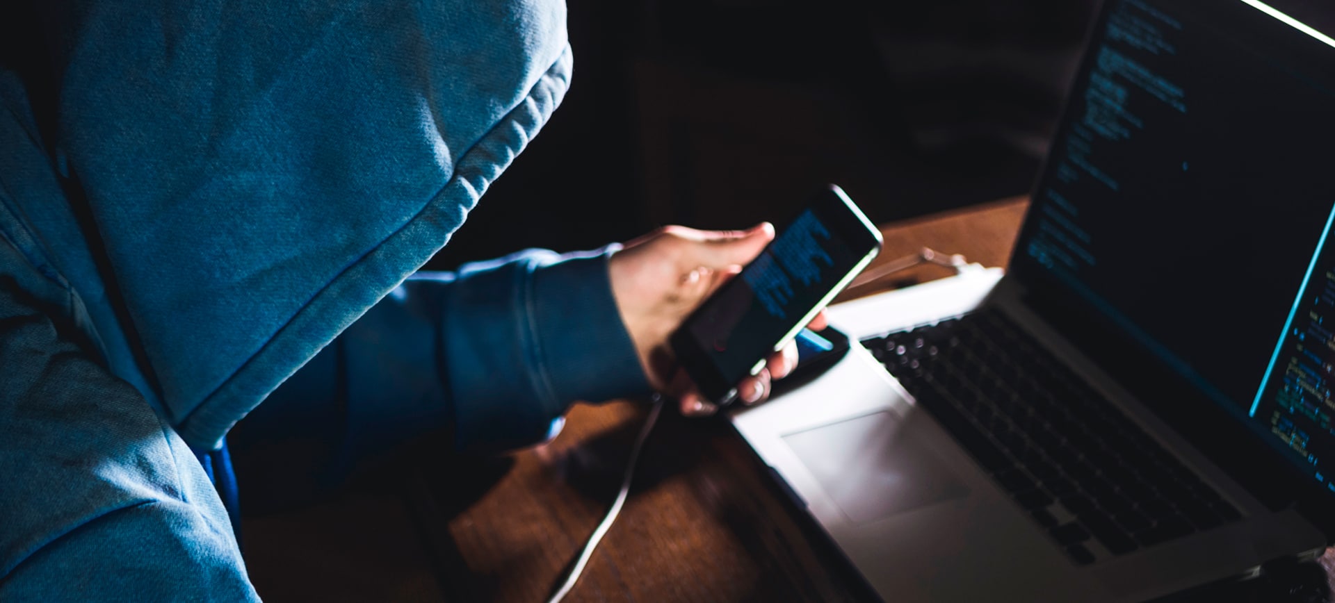 Imagem mostra simulação de receptor de celular roubado. Veja dicas para garantir a proteção dos dados caso isso aconteça