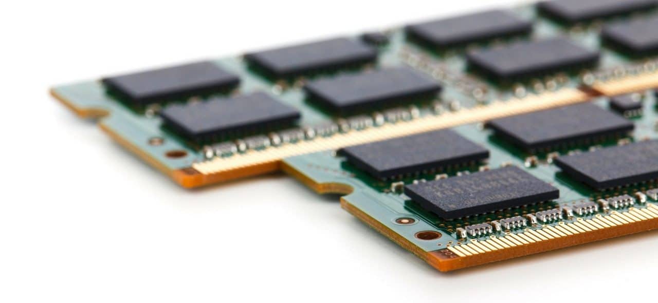 Imagem mostra pente de memória RAM. ZTE quer lançar celular com 20 GB de RAM