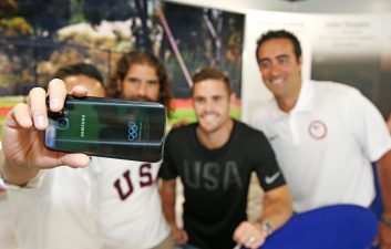 Parceira das Olimpíadas, a Samsung lança um celular “olímpico” a cada edição; conheça todos eles