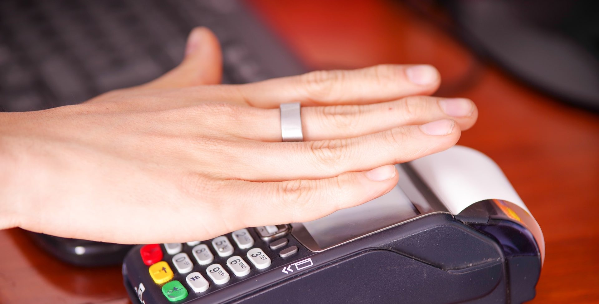 Imagem de um anel, formato de acessório a ser utilizado pela Fitbit no seu Smart Ring