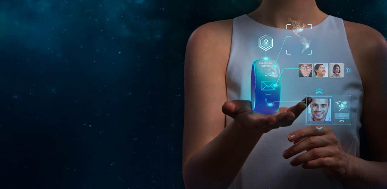 Smartwatch com tela flexível. Imagem: Milles Studio/Shutterstock