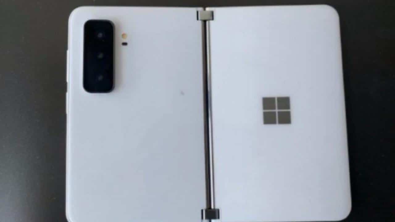 Imagem vazada do Surface Duo 2