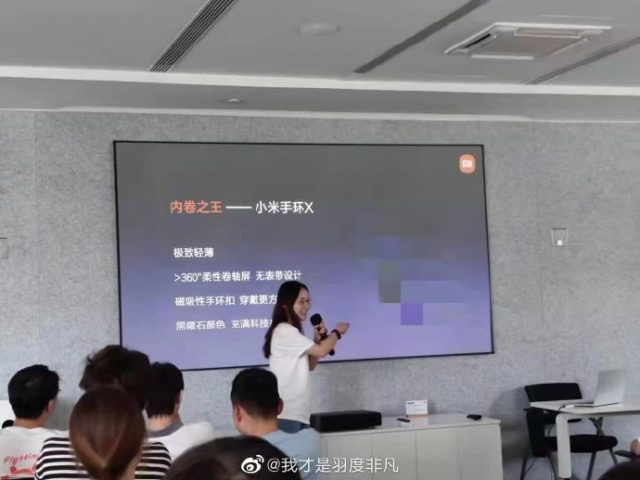 Apresentação da Xiaomi mostra conceito de smartwatch com tela flexível. Reprodução: Weibo