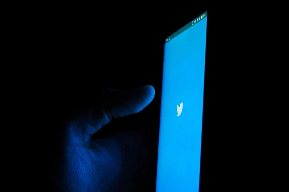 Tela do Twitter, que lançou competição para detectar problemas no corte de imagens