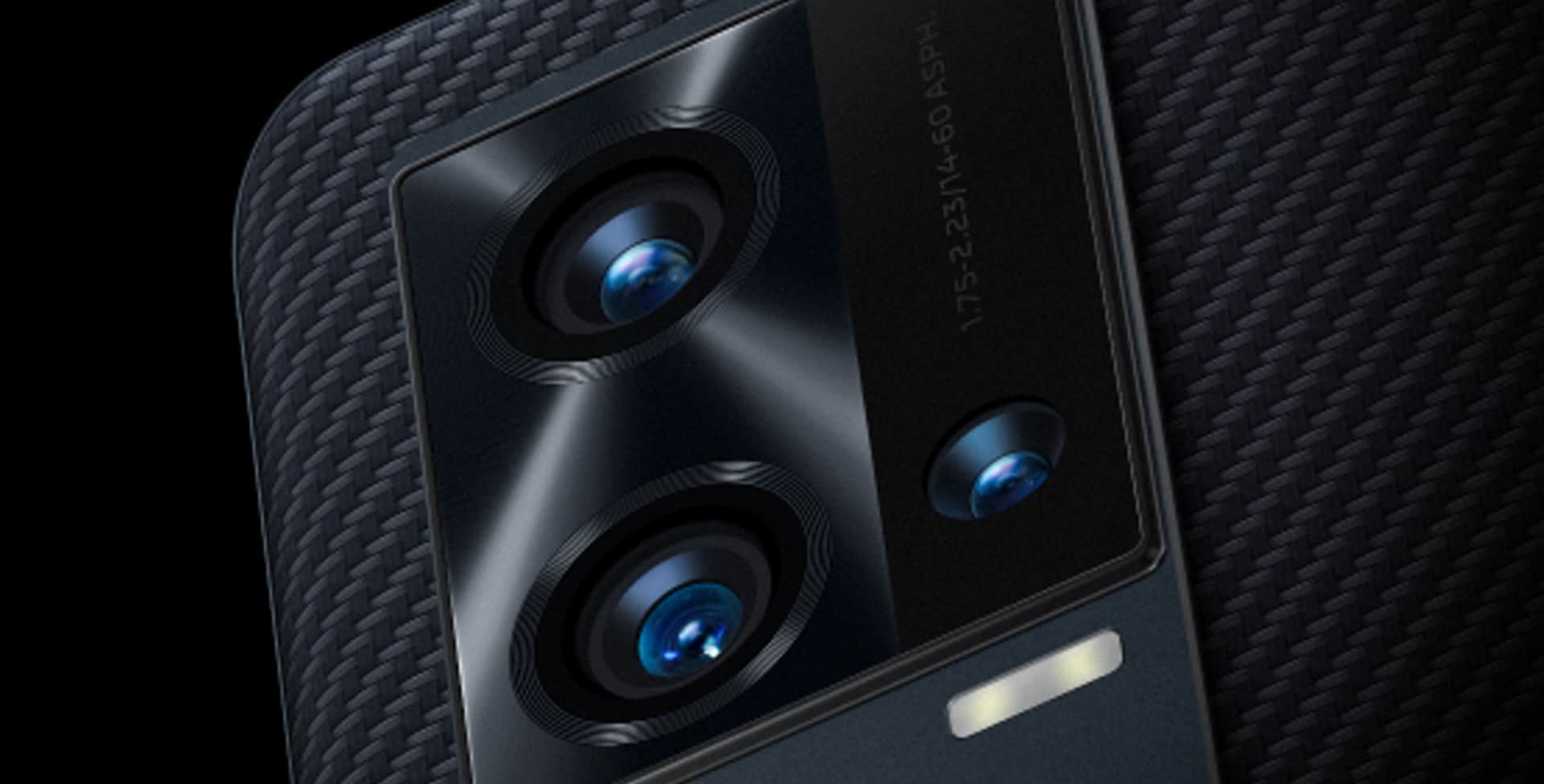 Imagem mostra detalhe das câmeras do iQOO 8 Pro, que será lançado em breve