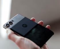 Motorola testa novo conceito de celular com tela ‘enrolável’
