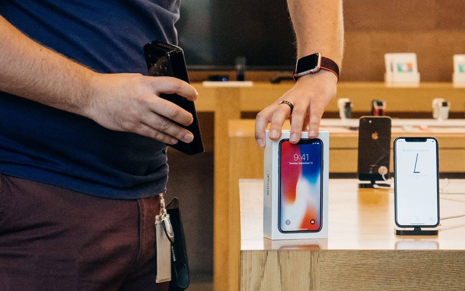 Apple lança atualização de software para iPhone lacrado