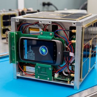 Os satélites PhoneSat usavam celulares Android de linha como computador de bordo, dentro de uma estrutura cúbica de 10 cm.