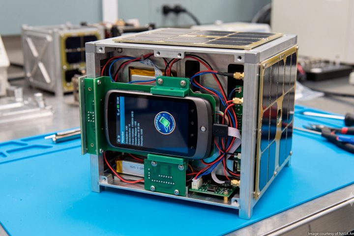 Os satélites PhoneSat usavam celulares Android de linha como computador de bordo, dentro de uma estrutura cúbica de 10 cm.